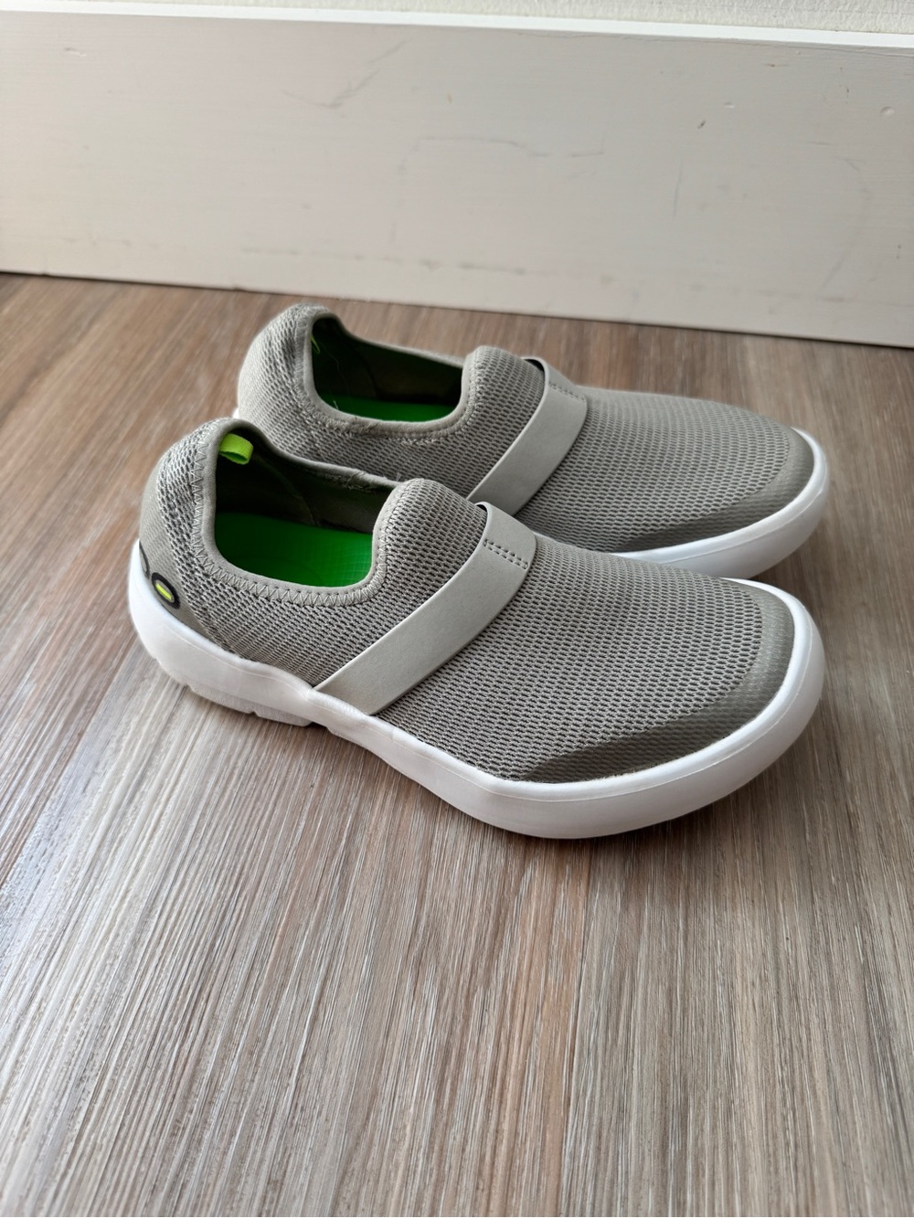 OOFOS Slip-On Sneakers in Light Gray with White Sole 6 EU 37 mesh OOmg eeZee
